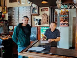 Café ’t Menneke verlengt hoofdsponsorschap met 3 jaar